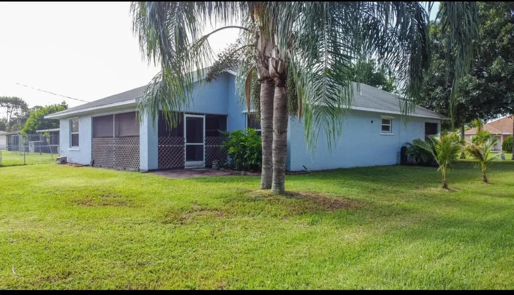359 SW Duxbury Avenue Port St Lucie FL 34983