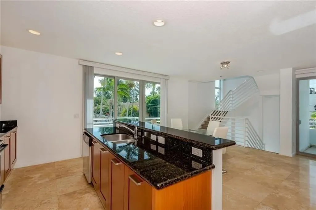 561 NE 15th Avenue Fort Lauderdale FL 33301