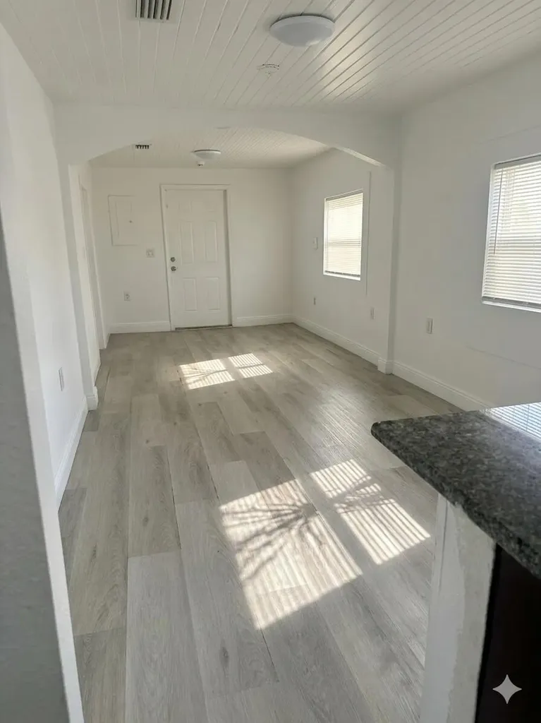1527 NW 63rd Street Miami FL 33147