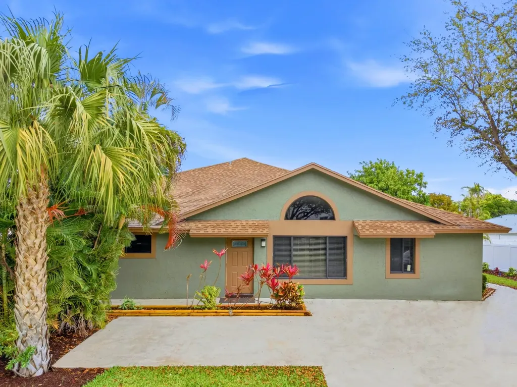 825 Dogwood Drive Delray Beach FL 33483