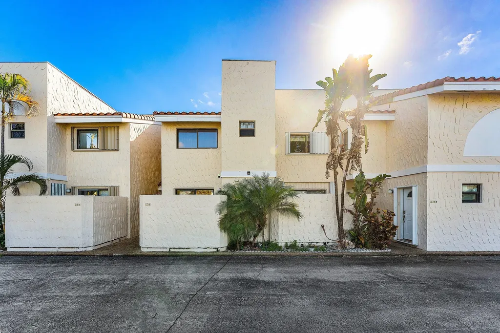 236 SE 10th Avenue Pompano Beach FL 33060