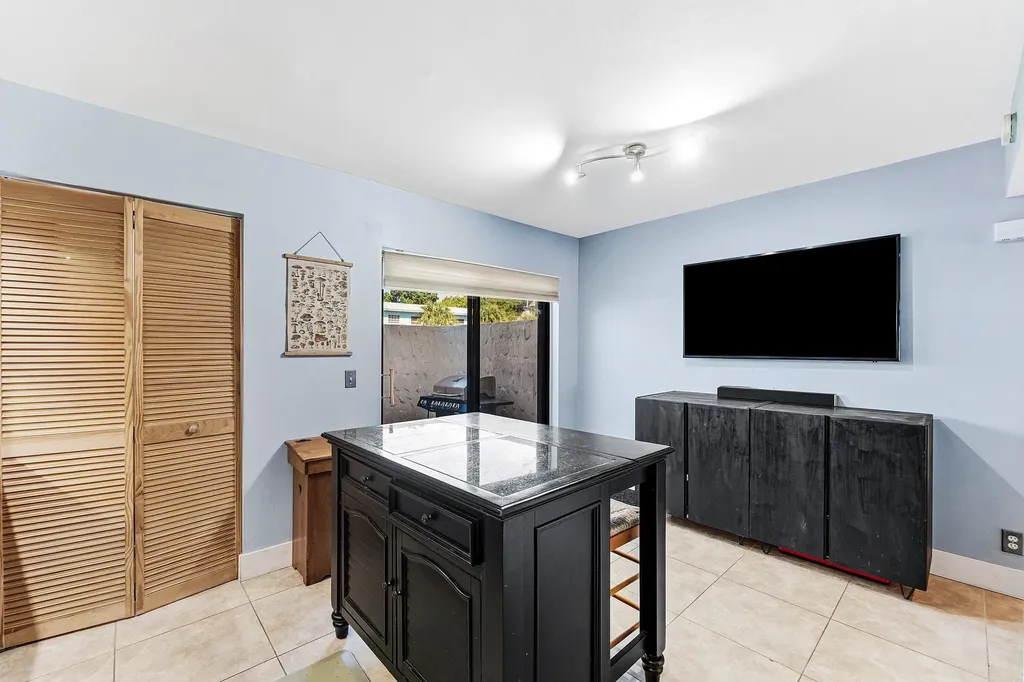 236 SE 10th Avenue Pompano Beach FL 33060
