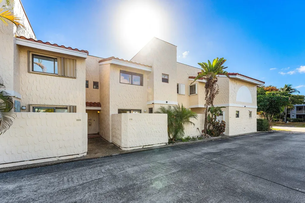 236 SE 10th Avenue Pompano Beach FL 33060