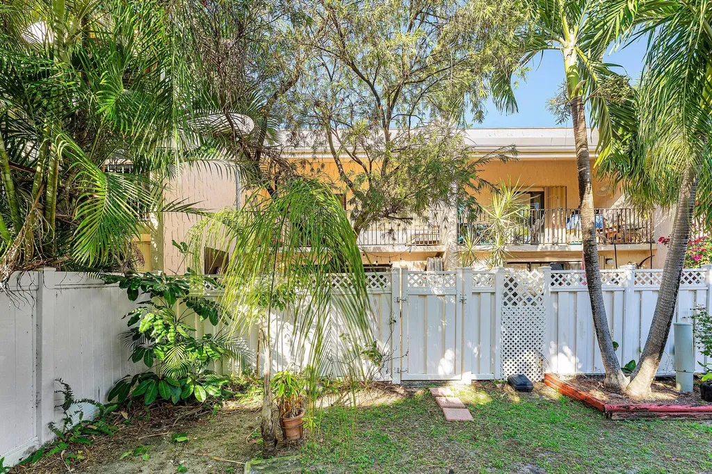 236 SE 10th Avenue Pompano Beach FL 33060