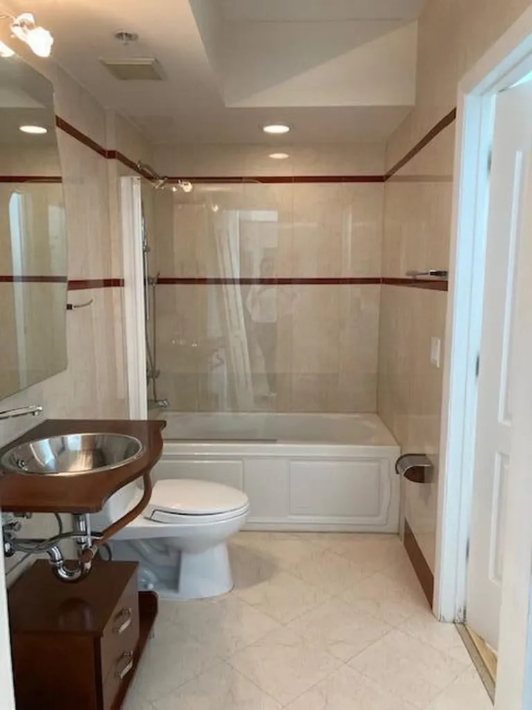 110 Washington Avenue Miami Beach FL 33139