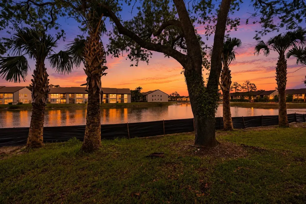 4725 Lucerne Lakes Boulevard Boulevard E Lake Worth FL 33467