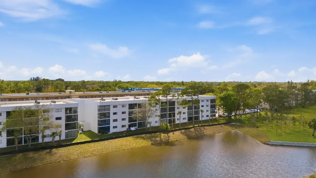 4725 Lucerne Lakes Boulevard Boulevard E Lake Worth FL 33467