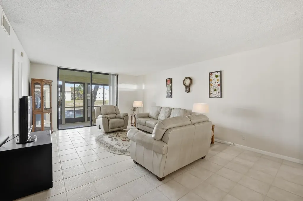 4725 Lucerne Lakes Boulevard Boulevard E Lake Worth FL 33467