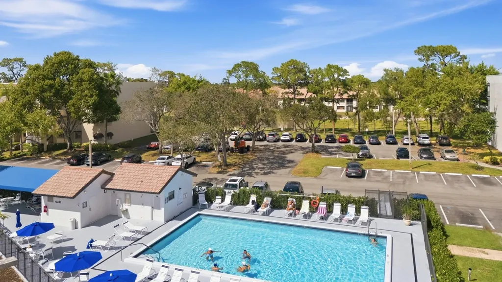 4725 Lucerne Lakes Boulevard Boulevard E Lake Worth FL 33467