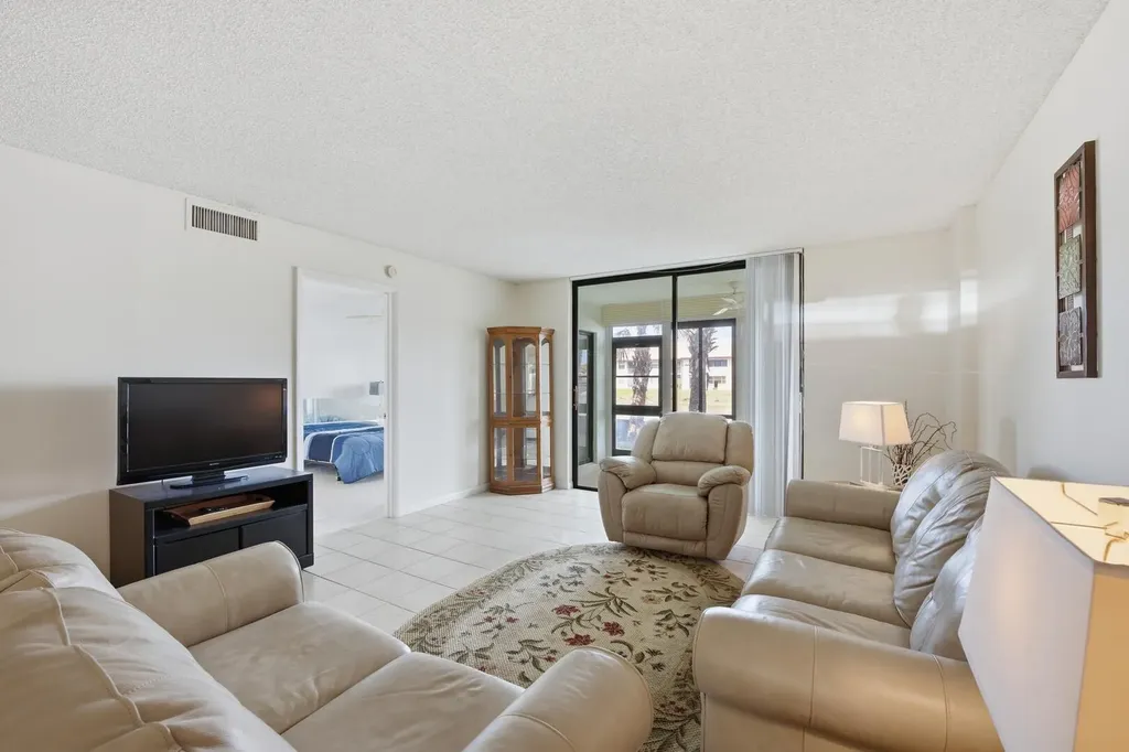4725 Lucerne Lakes Boulevard Boulevard E Lake Worth FL 33467