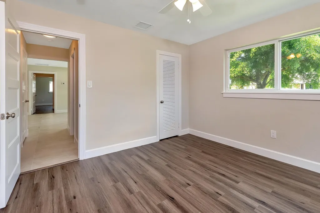 2001 Collier Avenue Lake Worth FL 33461