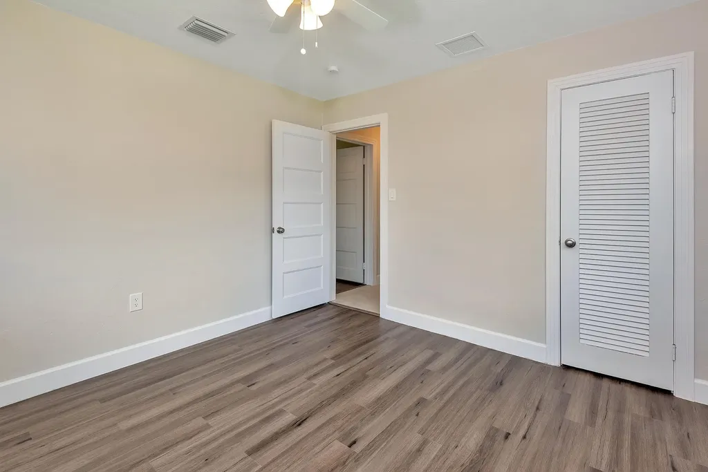 2001 Collier Avenue Lake Worth FL 33461