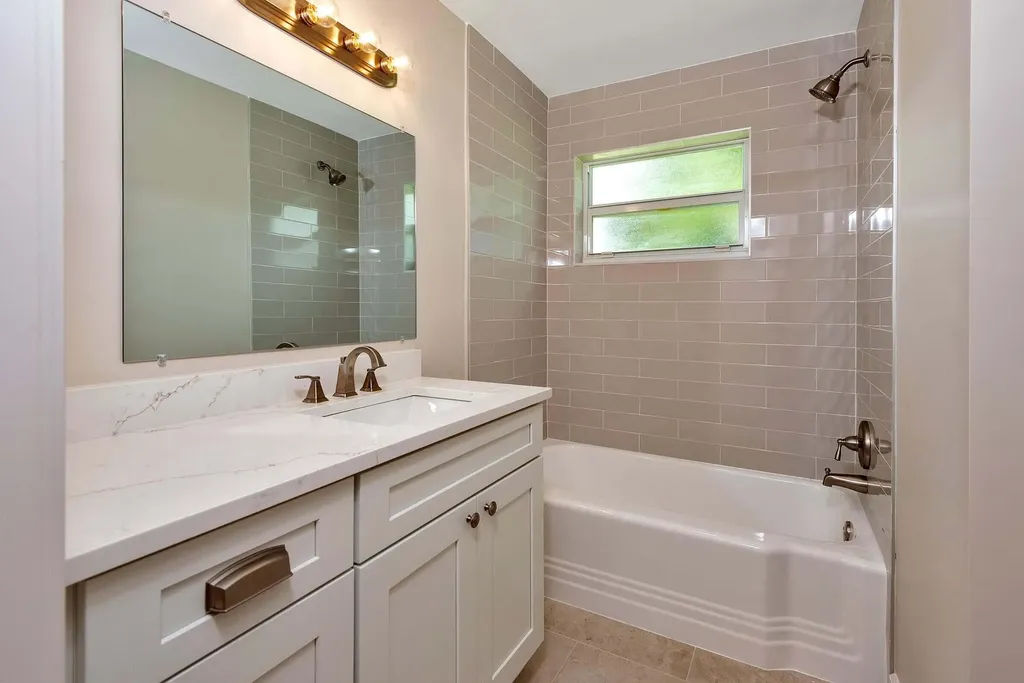 2001 Collier Avenue Lake Worth FL 33461