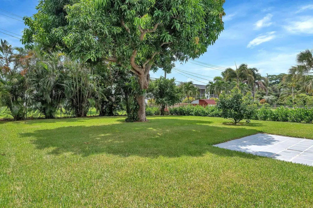 2001 Collier Avenue Lake Worth FL 33461