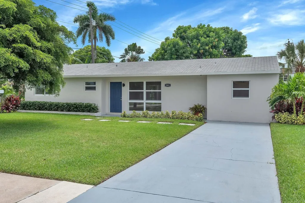 2001 Collier Avenue Lake Worth FL 33461