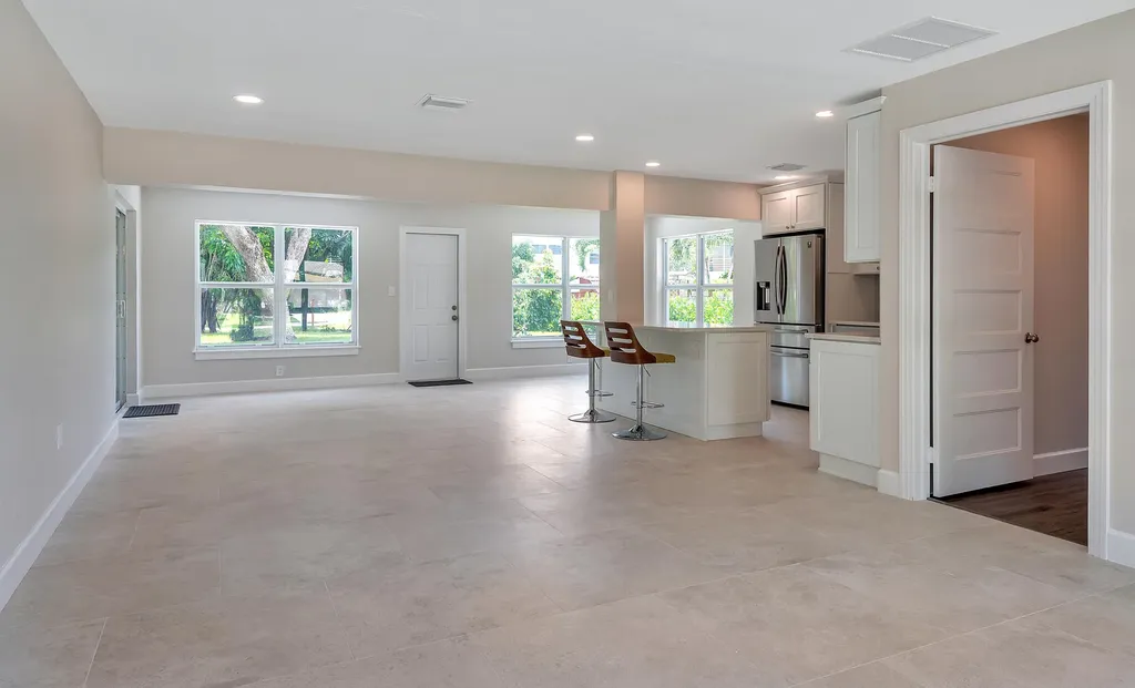 2001 Collier Avenue Lake Worth FL 33461