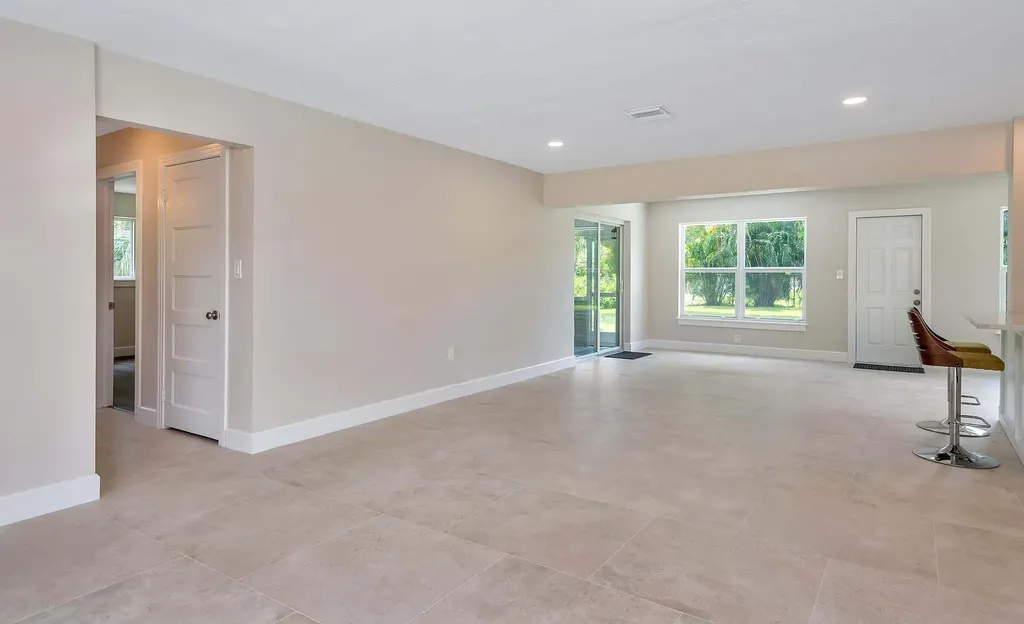 2001 Collier Avenue Lake Worth FL 33461