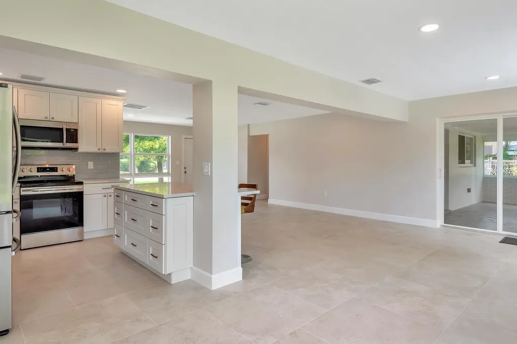 2001 Collier Avenue Lake Worth FL 33461
