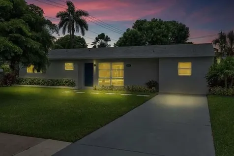 2001 Collier Avenue Lake Worth FL 33461