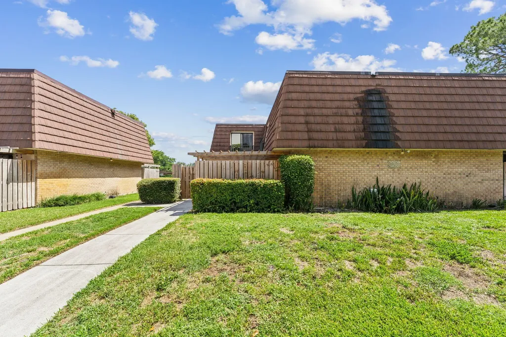 2508 25th Lane Palm Beach Gardens FL 33418
