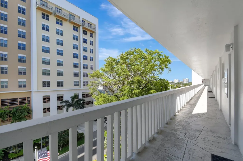 2555 NE 11th Street Fort Lauderdale FL 33304