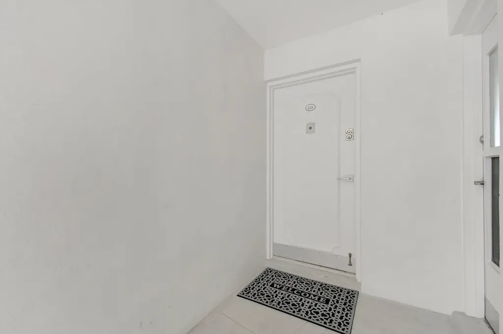 2555 NE 11th Street Fort Lauderdale FL 33304
