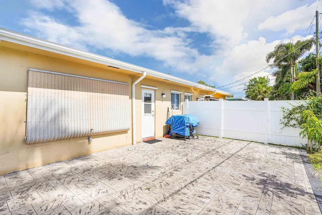 5100 NE 22nd Avenue Lighthouse Point FL 33064