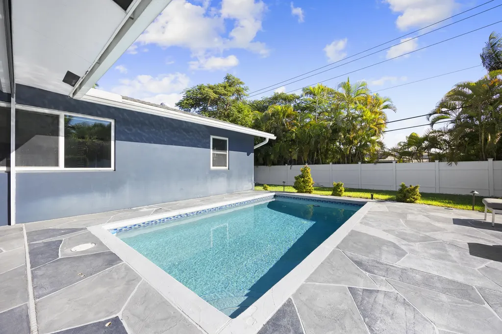 930 NW 4th Court Boca Raton FL 33432