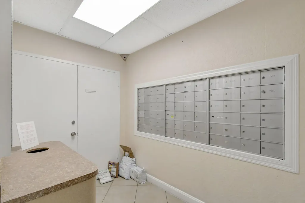 2555 NE 11th Street Fort Lauderdale FL 33304