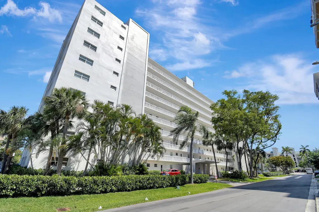 2555 NE 11th Street Fort Lauderdale FL 33304