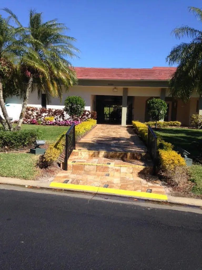 8425 Casa Del Lago Boca Raton FL 33433