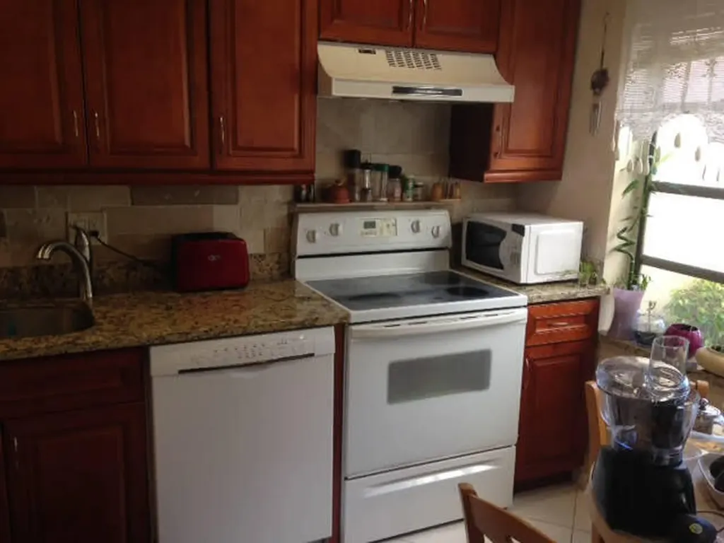 8425 Casa Del Lago Boca Raton FL 33433