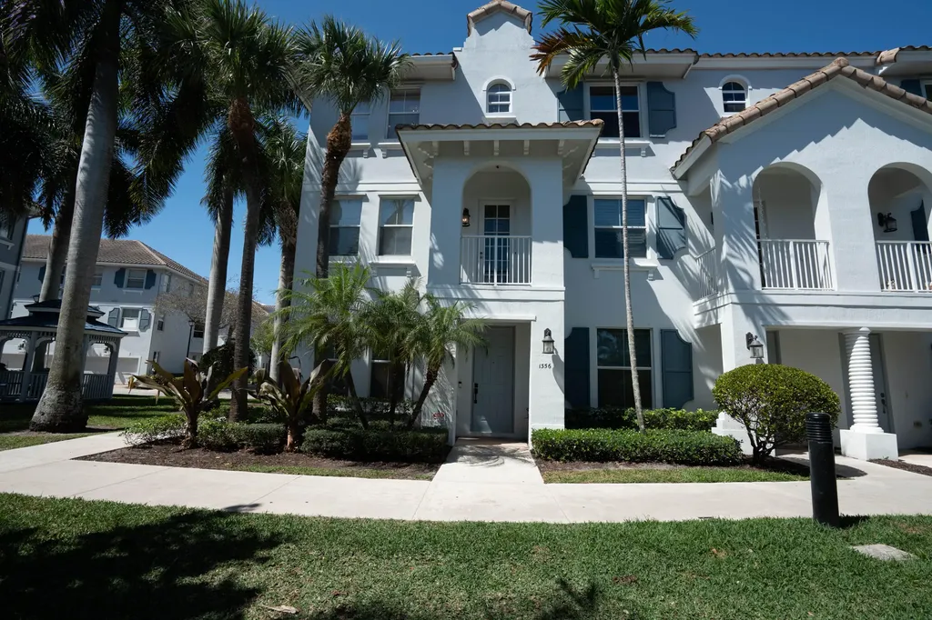 1356 Piazza Pitti Boynton Beach FL 33426