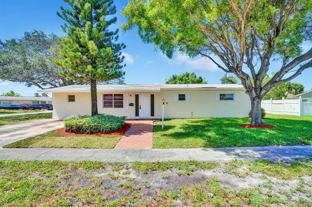 113 SE 14th Street Deerfield Beach FL 33441