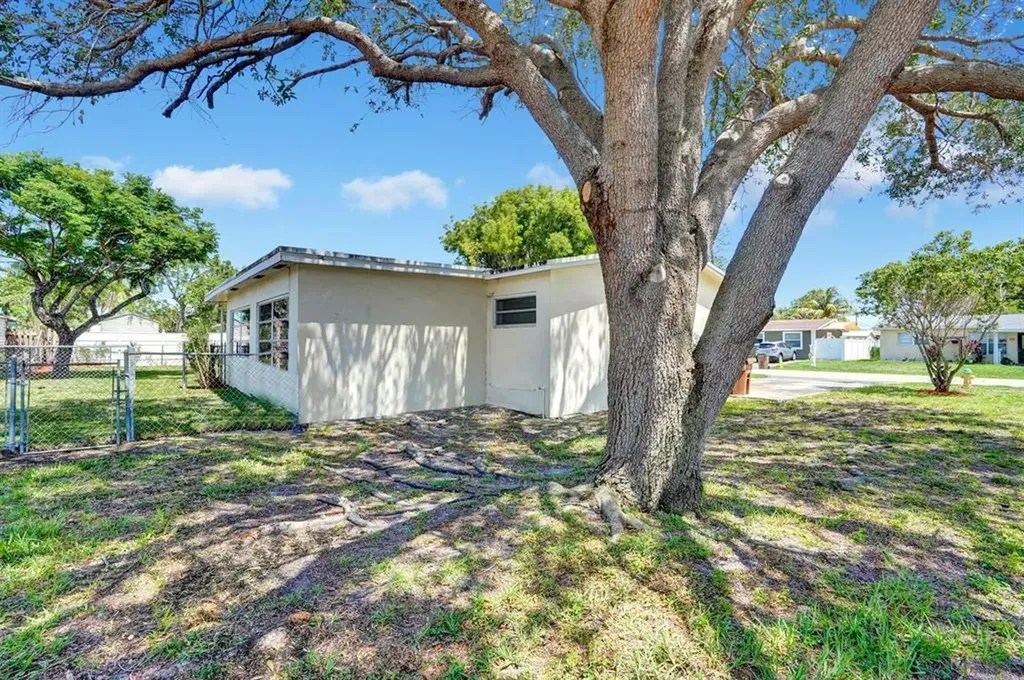 113 SE 14th Street Deerfield Beach FL 33441
