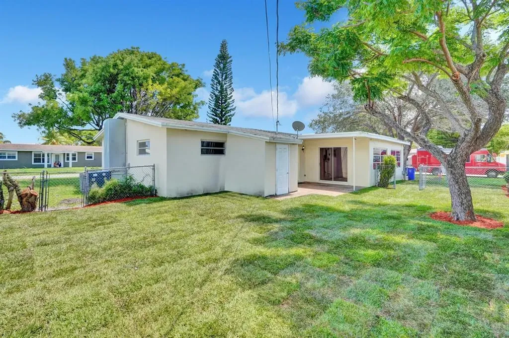113 SE 14th Street Deerfield Beach FL 33441