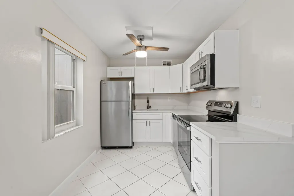 932 Flanders T Delray Beach FL 33484