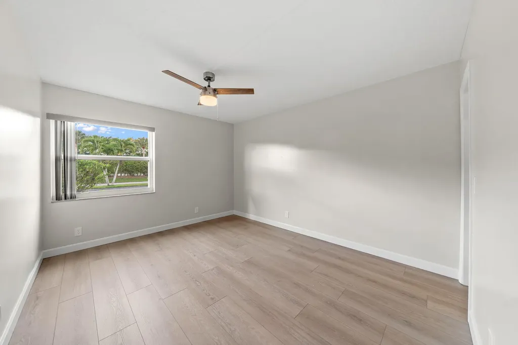 932 Flanders T Delray Beach FL 33484