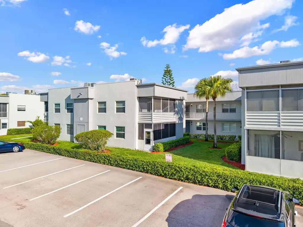 932 Flanders T Delray Beach FL 33484
