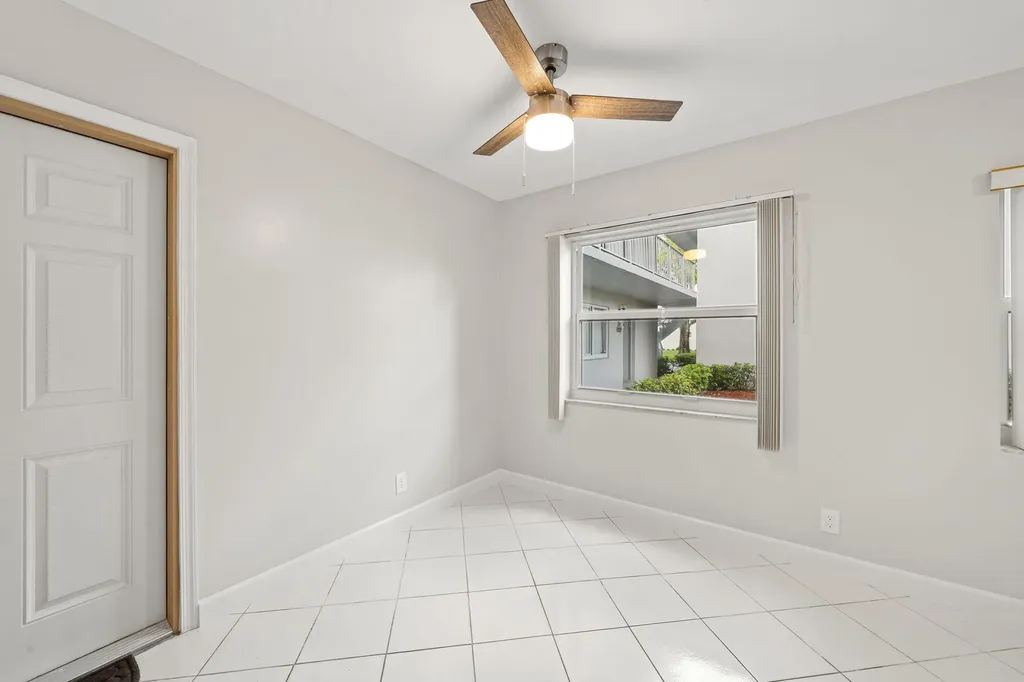 932 Flanders T Delray Beach FL 33484
