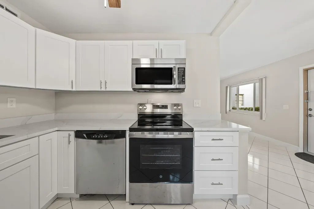 932 Flanders T Delray Beach FL 33484