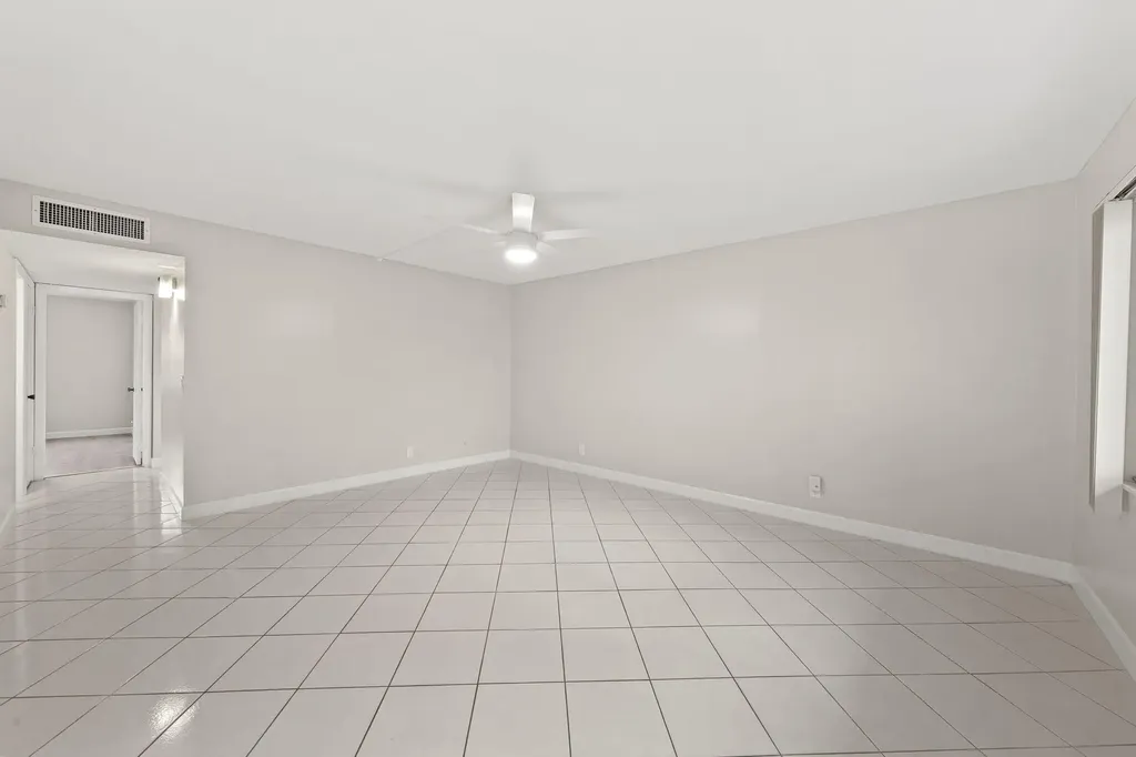 932 Flanders T Delray Beach FL 33484