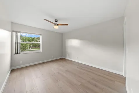 932 Flanders T Delray Beach FL 33484