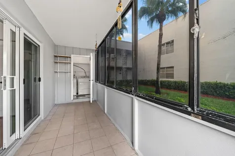 932 Flanders T Delray Beach FL 33484