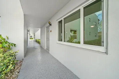 932 Flanders T Delray Beach FL 33484