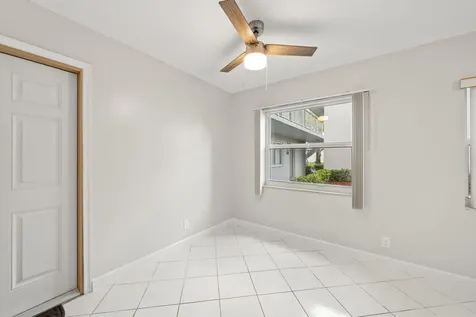 932 Flanders T Delray Beach FL 33484