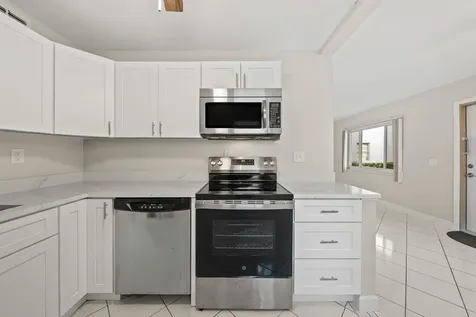 932 Flanders T Delray Beach FL 33484