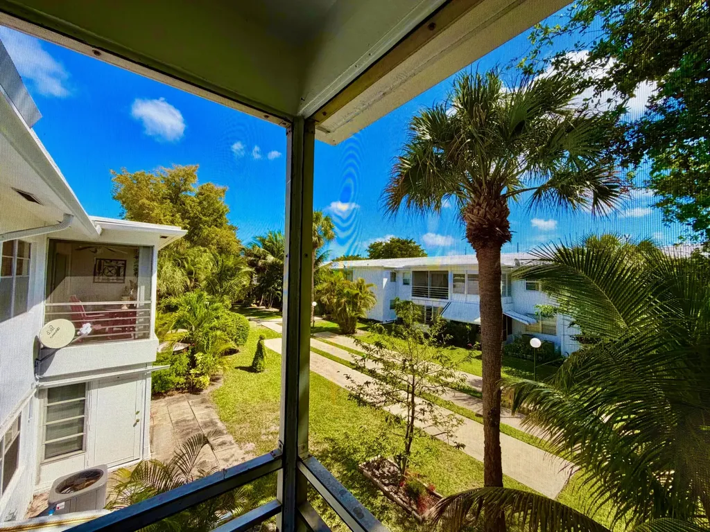 2551 W Golf Boulevard Pompano Beach FL 33064