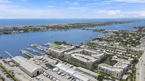 806 E Windward Way Lantana FL 33462