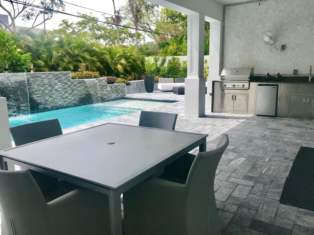 951 NE 2nd Terrace Boca Raton FL 33432